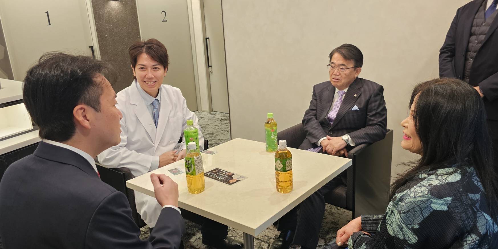 歓談されている様子